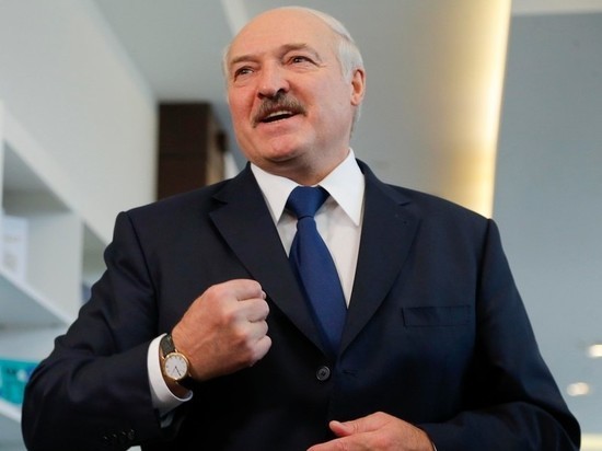 Лукашенко: Белоруссии не пришлось "деньги с вертолета разбрасывать"