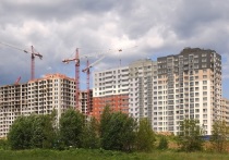 Сейчас большинству москвичей кажется, что думать о покупке недвижимости совсем не время – куда же покупать, если кругом кризис, ограничения и риск заразиться? Однако такой подход нельзя назвать верным: через несколько месяцев, когда ситуация нормализуется, может оказаться поздно, спрос на квартиры в Москве однозначно увеличится, а вот предложений может стать гораздо меньше