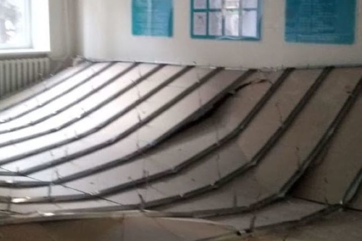 Тубдиспансер оренбург нежинское. Обвалился подвесной потолок. Потолок упал на Буран.