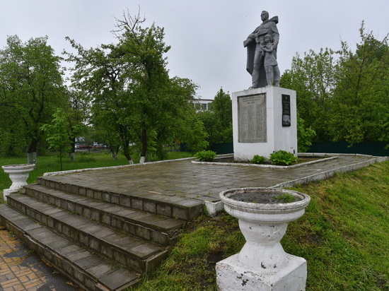 Шапша гарантировал жителям Кондрово установку памятника у новой школы