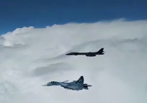 Российское военное ведомство обнародовало видео перехвата российскими истребителями американских стратегических бомбардировщиков В-1В над Черным морем