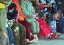 В Санкт-Петербурге некоторые родители дошколят столкнулись со сложностями, пытаясь записать детей в дежурные группы детских садов, возобновляющих работу с 1 июня