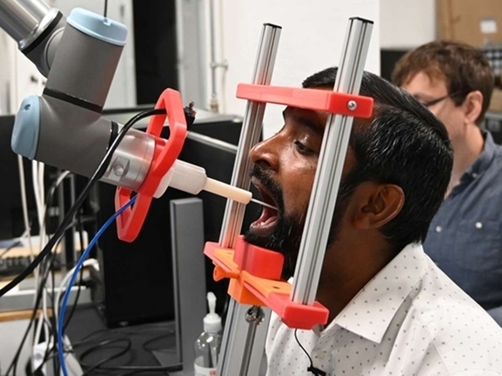 Датские ученые создали робота для тестов на коронавирус