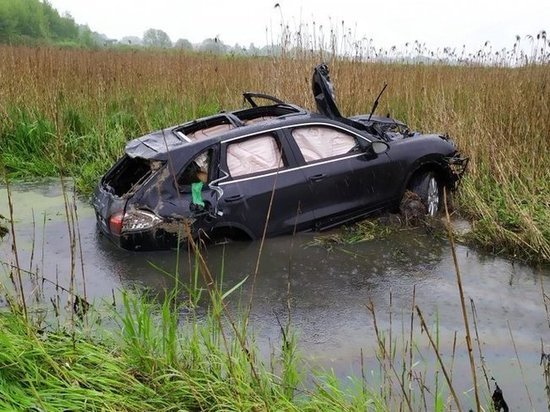В Ярославской области автоледи на «Порше» влетела в столб