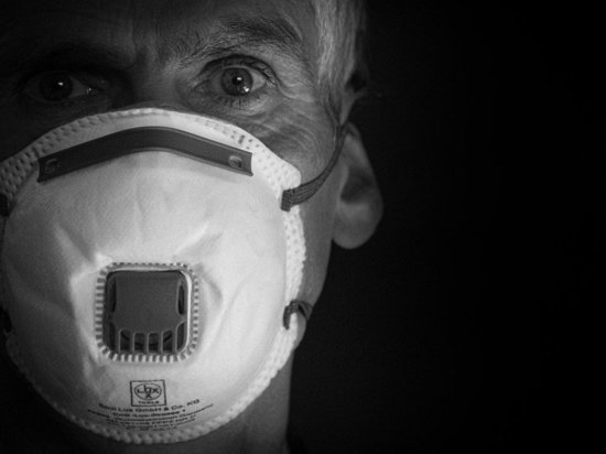 Нижнекамские полицейские раздают нарушителям медицинские маски