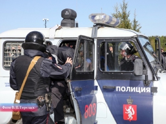 Екатеринбургский полицейский выстрелил в дебошира, ранившего его коллегу
