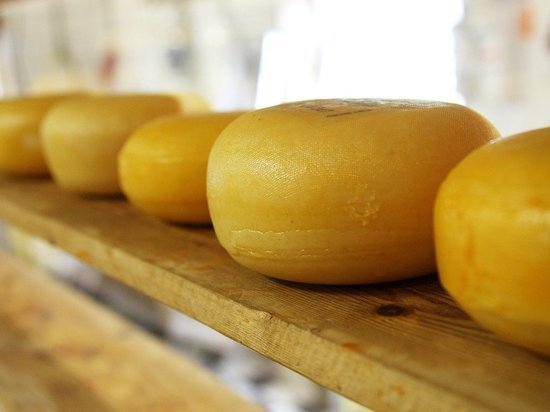 Семь упаковок сыра украл из магазина 20-летний пскович