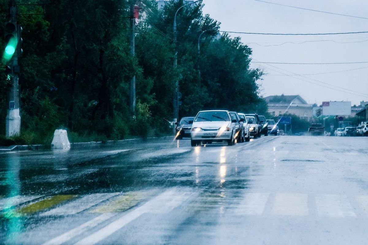 Осадки в волгограде сегодня. Волгоград под дождем. Дождь в Волгограде фото.