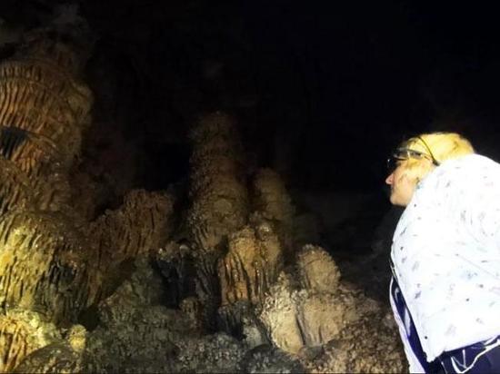 Министр финансов Хакасии спустилась в Бородинскую пещеру