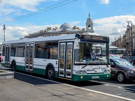 В Петербурге возобновили работу 17 автобусных маршрутов