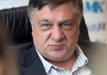 Андрей Туманов, редактор газеты "Ваши шесть соток", посадил картошку аккурат за день до ливня, который обрушился на столичный регион
