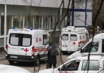 В Москве из окна медицинского учреждения для лечения пациентов с коронавирусной инфекцией нового типа выпала подполковник МВД, пишет РБК