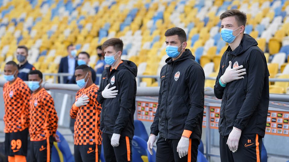 Чемпионат Украины по футболу возобновился с коронавирусным скандалом