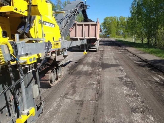 Начался ремонт разбитой дороги в Псковском районе