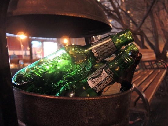 Собянин подписал закон о запрете продажи алкоголя в "наливайках"