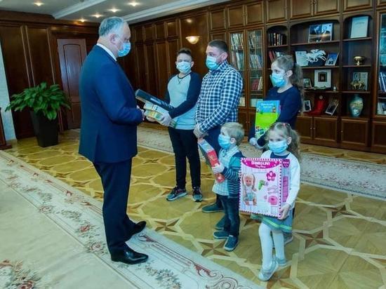 Четверым детям, оставшимся без мамы, очень нужна ваша поддержка! Четверым детям, оставшимся без мамы, очень нужна ваша поддержка!