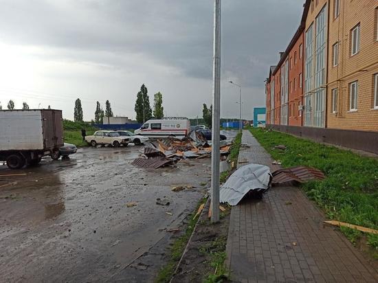 После урагана в Белгороде повреждены кровли домов