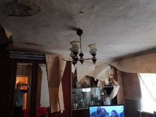 В Калуге из-за ремонта крыш дождем затопило дома