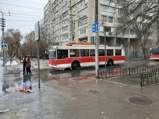 Саратовский градоначальник Михаил Исаев неожиданно для многих решил прокатиться на велосипеде по улицам областного центра