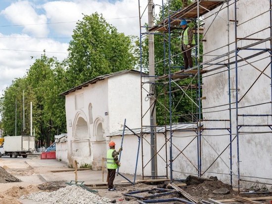 Церковь Косьмы и Дамиана в Пскове начали реставрировать