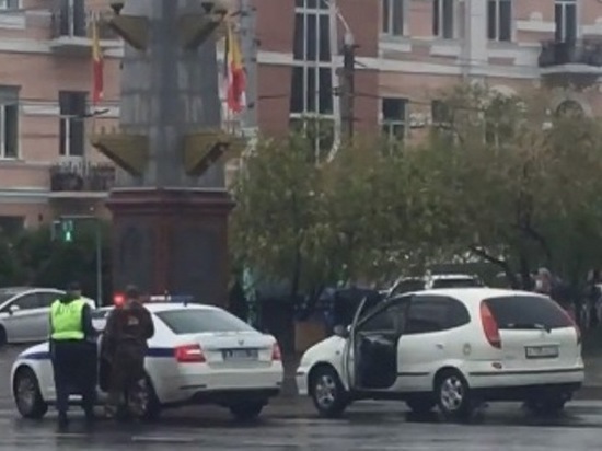 Пьяный водитель иномарки проехал по площади Ленина в Чите