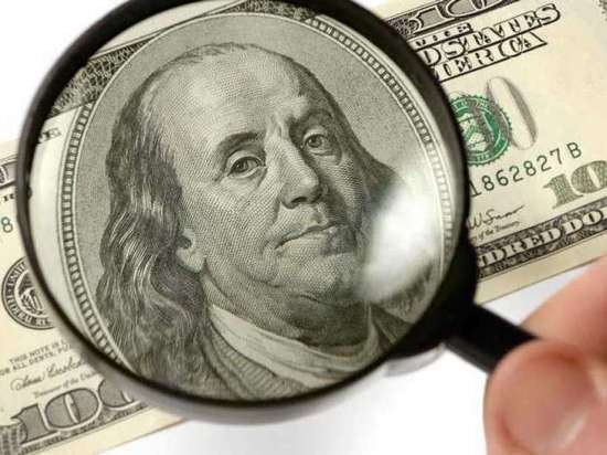 Тамбовчанка нашла фальшивые доллары