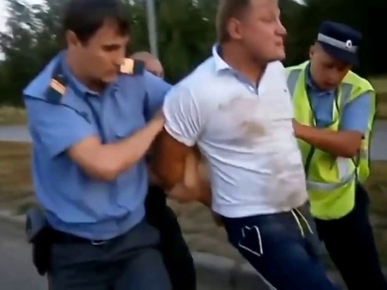 Два белгородца на зоне за рукоприкладство к полицейским