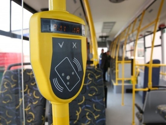 Проезд в серпуховских автобусах снова можно оплатить банковской картой
