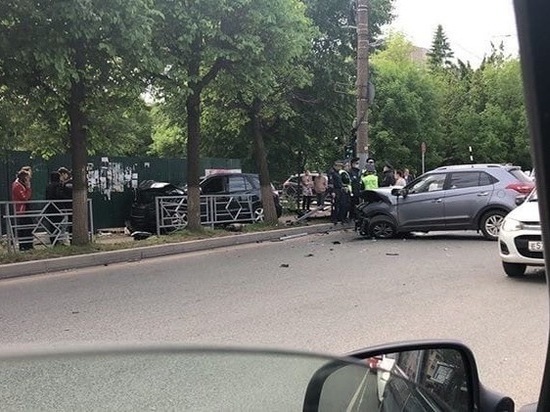 В Кирове произошло серьезное ДТП: есть пострадавшие (обновлено)