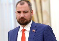 Председатель центрального комитета партии "Коммунисты России" Максим Сурайкин стал жертвой мошенников, желая обезопасить семью от коронавируса