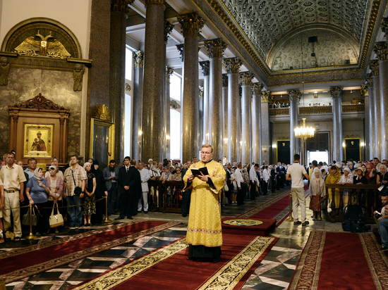 В Петербурге разрешили открыть храмы и возобновить службы