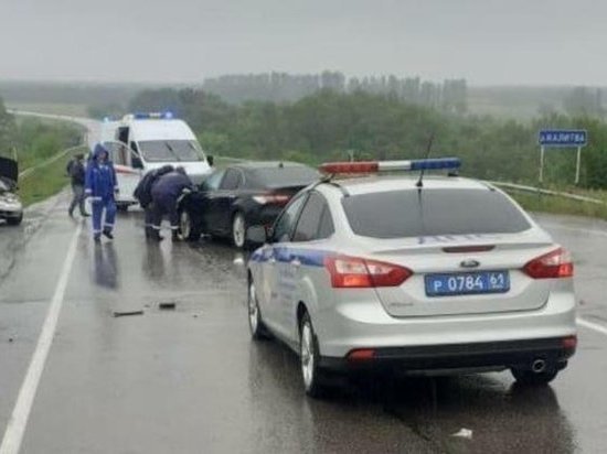 На Дону пассажир и водитель ВАЗа пострадали в столкновении с «Тойотой»