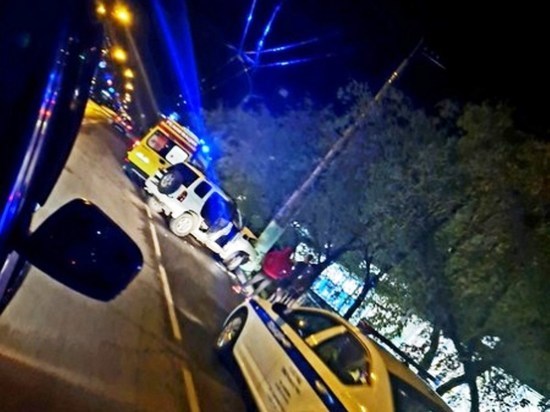Читинец за рулем кроссовера протаранил фонарную опору в центре города