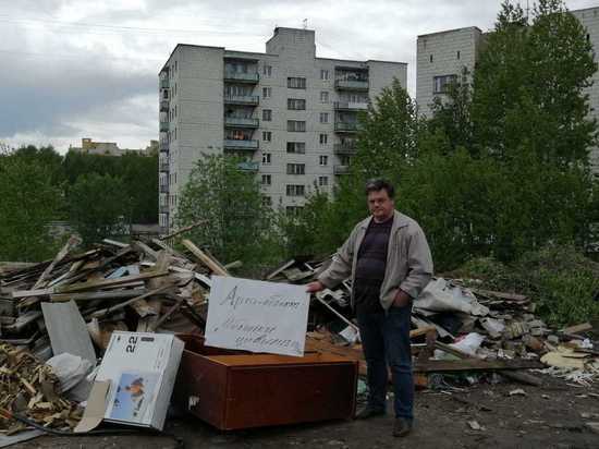Костромские коммунисты делают селфи на фоне мусорных свалок