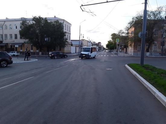 В Оренбурге столкнулись автобус и автомобиль: пострадал ребенок