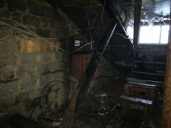 В Центре Смоленска в жилом доме горел чердак