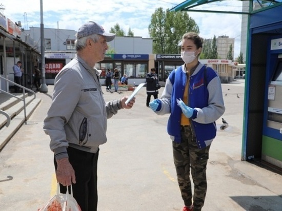 В Серпухове бесплатно раздавали маски