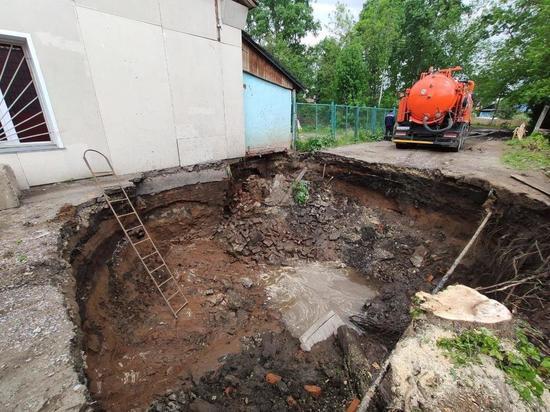 В Кирове во время коммунальных раскопок рухнула стена здания