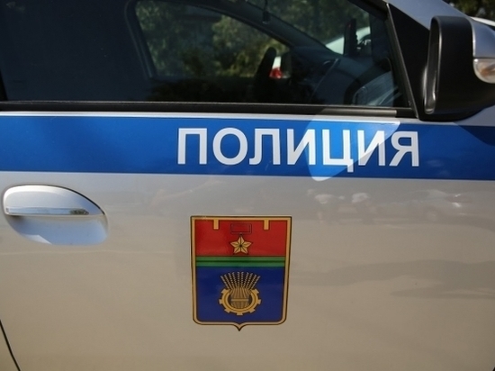 В Волгограде опрокинулся большегруз со щебнем
