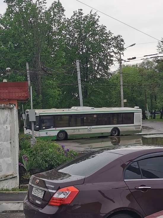 Подаренные Москвой автобусы ездят по Орлу на «аварийке»