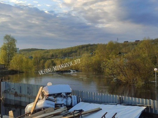 В Мурманской области смыло мост через ручей Кильдинский