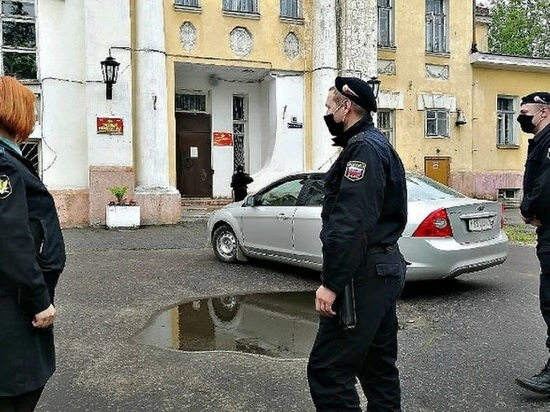 В Ярославле приставы расселили военкомат