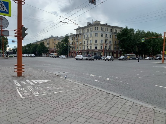 Две иномарки не поделили дорогу на оживлённом перекрёстке в Кемерове