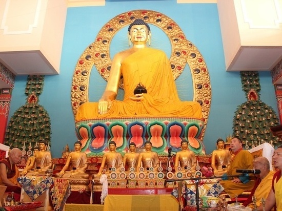 Буддистов поздравляют действующий и бывший руководители Калмыкии