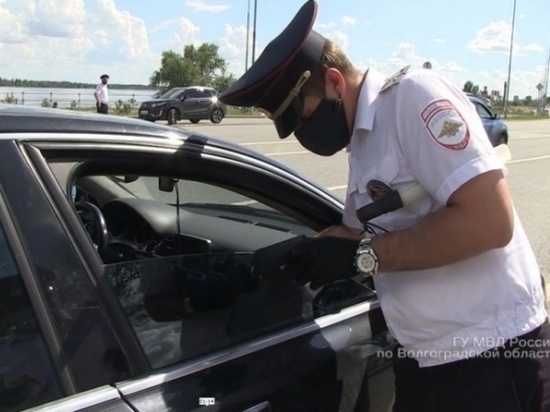 76 водителей оштрафуют за тонировку в Волгограде