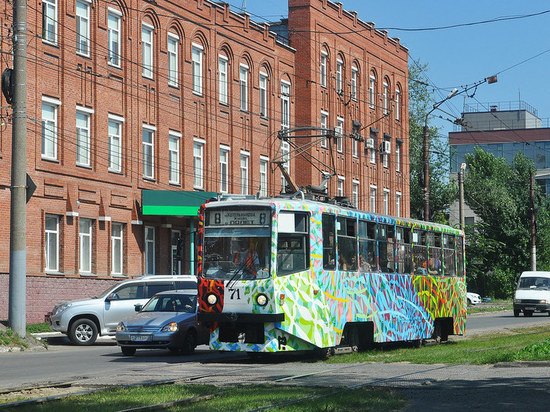 Трамвайное движение по улице Лермонтова в Омске остановлено