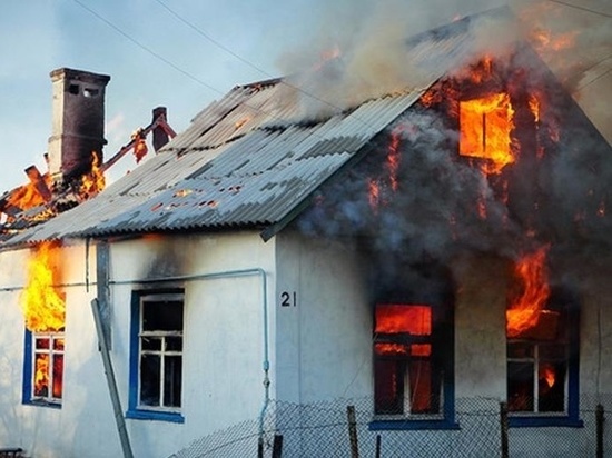 В Иванове на Сосневской улице сгорел большой дом