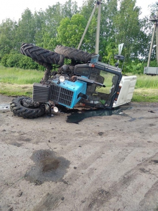 В Тамбовской области трактор протаранил внедорожник