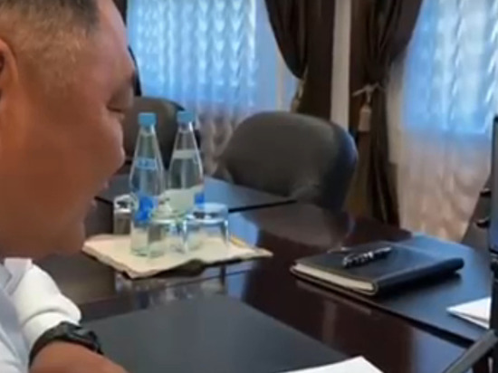 Глава Тувы пообщался с женщиной с ковидом, родившей двойняшек