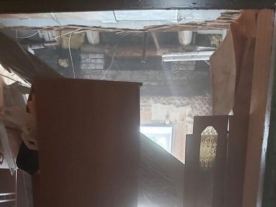Управляющая компания восстановит за свой счет рухнувший потолок в доме на улице Калинцева в Иванове